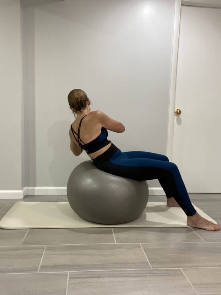 abdominal twist on exercise ball