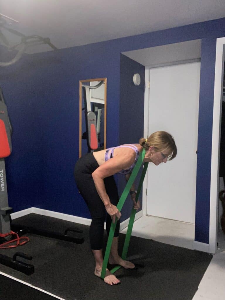 6 Best Kettlebell Swings Alternatives With A Resistance Band Simply