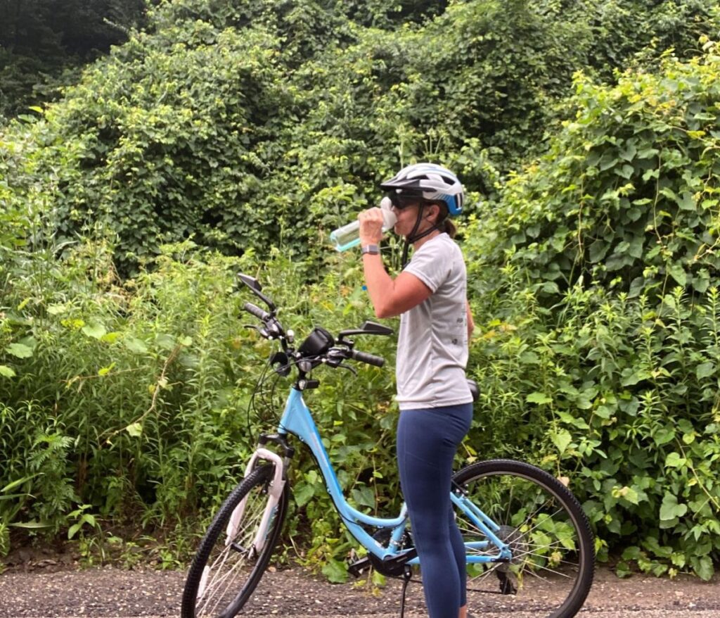 drinking water while cycling to avoid dehydration