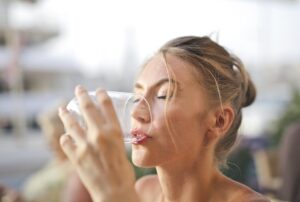 Intermittent Fasting: Can You Drink Water While Fasting? Simply Aging