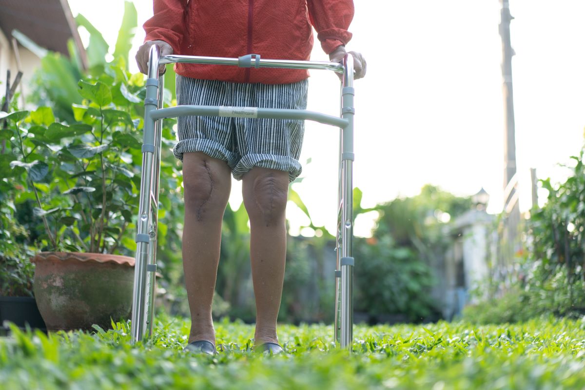 walking with a walker after knee surgery