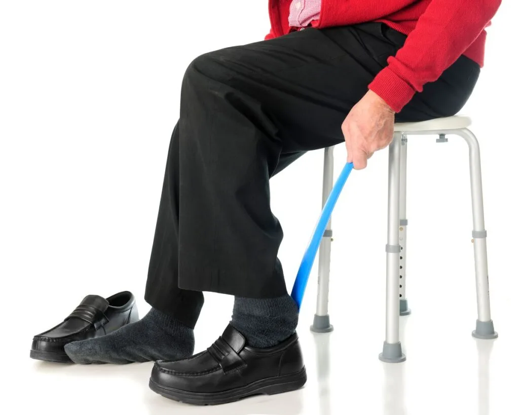 What to Wear After Knee Replacement Surgery: Comfort Meets Recovery 5 Long handled shoe horn